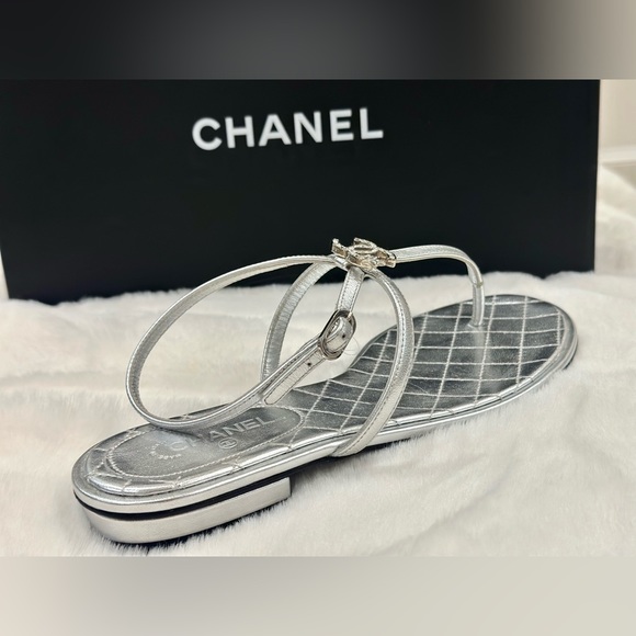 New authentic CHANEL jewel cage thong - Picture 4 of 4